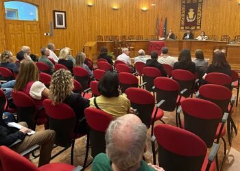 Vecinos y comerciantes del carrer Major se movilizan contra la instalación de bolardos