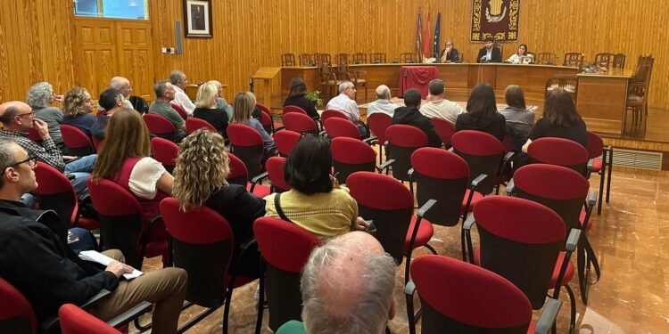 Vecinos y comerciantes del carrer Major se movilizan contra la instalación de bolardos