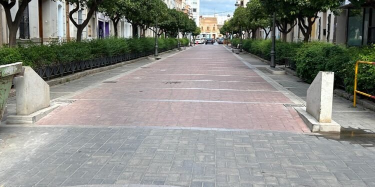 Comerciantes y vecinos rechazan la instalación de bolardos en el carrer Major