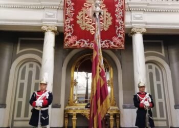 La réplica de la Real Senyera se realizará en los telares tradicionales de la Fábrica de la Seda de Moncada