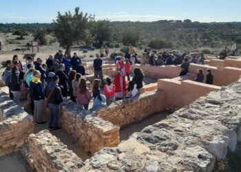 La visita teatralizada al Tòs Pelat recrea como era la vida en el poblado íbero