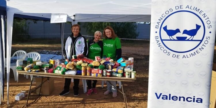 Dinosauris bate su récord con 739 inscritos en solidaridad con los afectados de la Dana