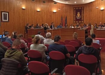 La presión de comerciantes y vecinos paraliza los bolardos del carrer Major