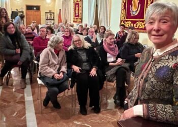 Carmen Gracia plena la sala Ausiàs March en la presentació de ‘Ancestras’