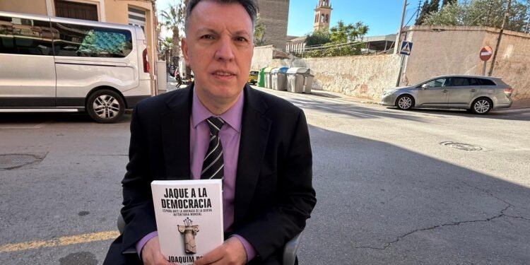 Joaquim Bosch: «La democracia está en un contexto de deriva autoritaria de componentes antidemocráticos»