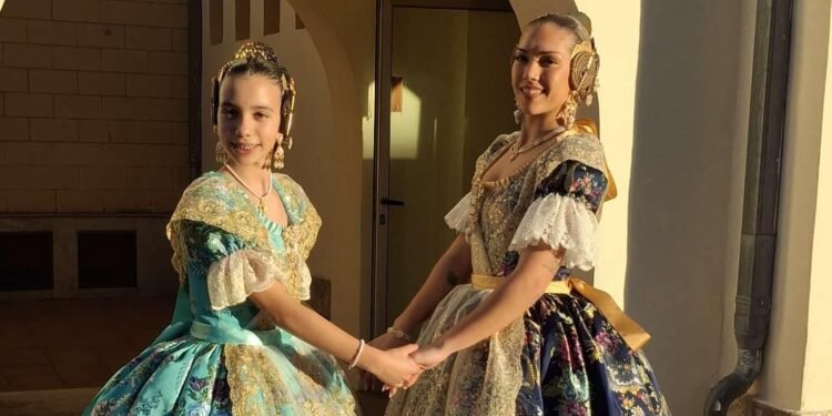 Paula Oliva y Julia Bernal falleras mayores de la comisión Badia en su 40 aniversario