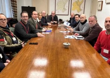 Empresarios de Moncada llevan a la CHJ su preocupación por el cauce del Carraixet