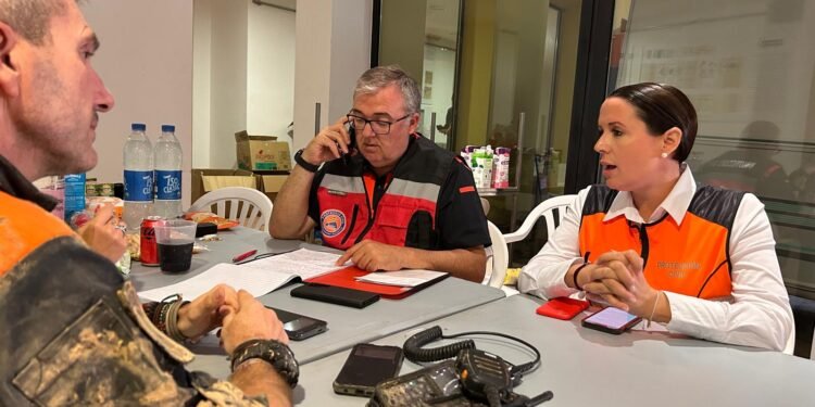 La alcaldesa concede la Cruz al Mérito de Protección Civil con distintivo rojo a los efectivos de la Operación Moncada