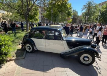 Moncada acoge una nueva edición de la concentración de vehículos clásicos