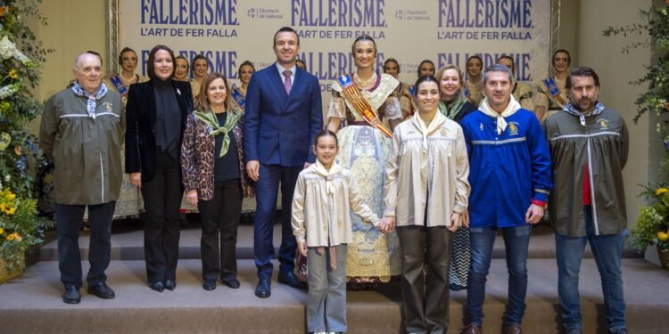 Les comissions de Moncada assisteixen a la recepció de la Diputació de València