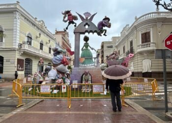 Última hora de Fallas: La ofrenda pendiente de la lluvia y las comisiones en las carpas