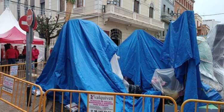 Las fallas de Moncada muy pendientes de la lluvia en la víspera de la plantà