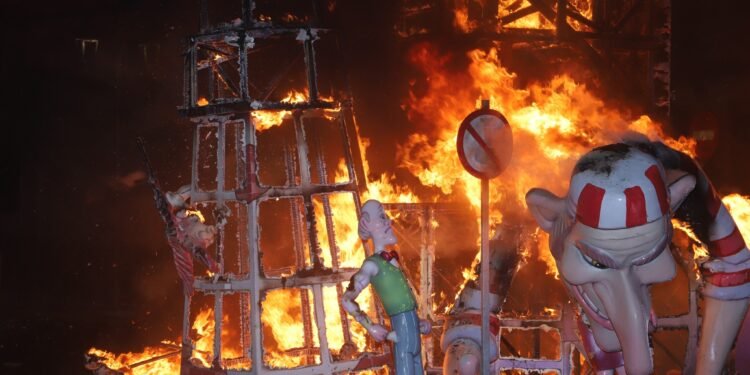 Horari i ordre de la cremà de Moncada: Cada 30 minuts cremarà una falla