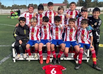 Emotivo homenaje del CF At. Moncadense al futbolista del Alevín D, Ares