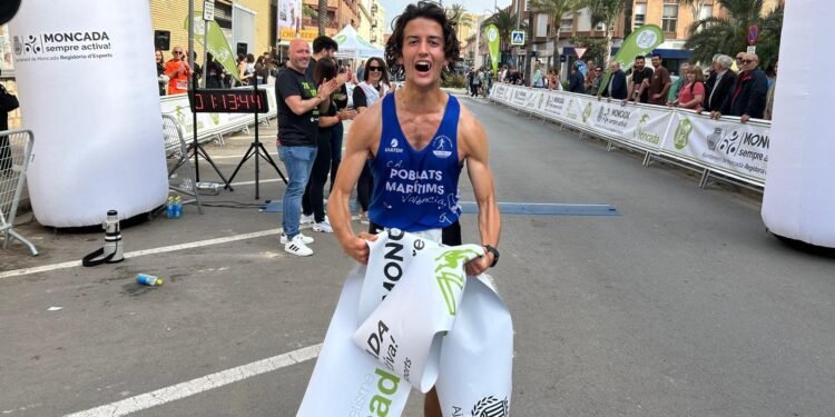 El mexicano que visita a su novia en el CEU gana la media maratón de Moncada