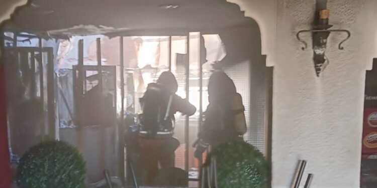 Un conato de incendio en un bar provoca la alarma en San Isidro de Benagéber