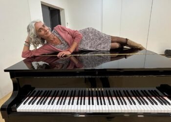 Raquel García, la pianista que interpreta partituras de mujeres compositoras