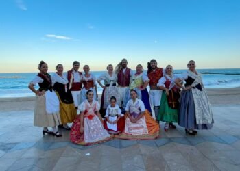 La Agrupación Folklórica de Moncada actúa este domingo en el Mercat Vell