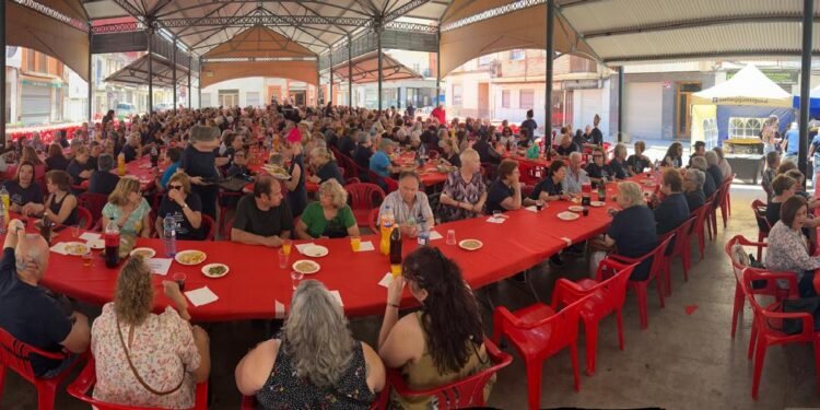 Las Jornadas Culturales de los mayores finalizan con la marxa a peu y paella