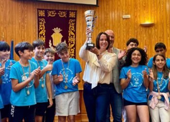 La alcaldesa recibe a los alumnos del CEIP Blasco, campeones de España de Colpbol