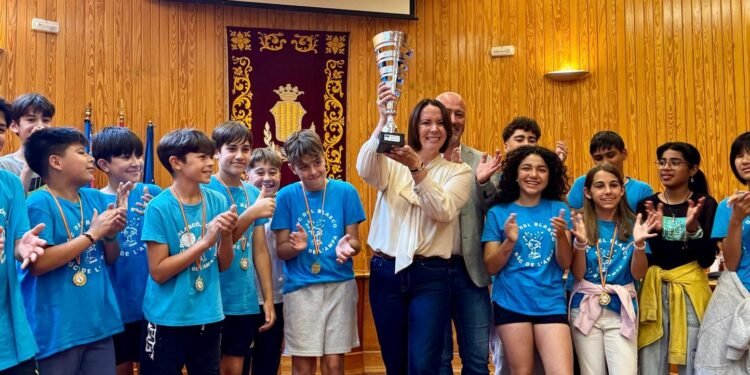 La alcaldesa recibe a los alumnos del CEIP Blasco, campeones de España de Colpbol
