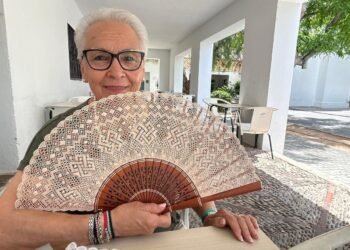 Moncada revive la tradición del encaje de bolillos en su encuentro anual