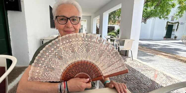 Moncada revive la tradición del encaje de bolillos en su encuentro anual