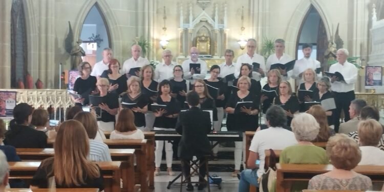 Actuació de la Coral de Moncada en les Franciscanes i Besamans a la Mare de Déu