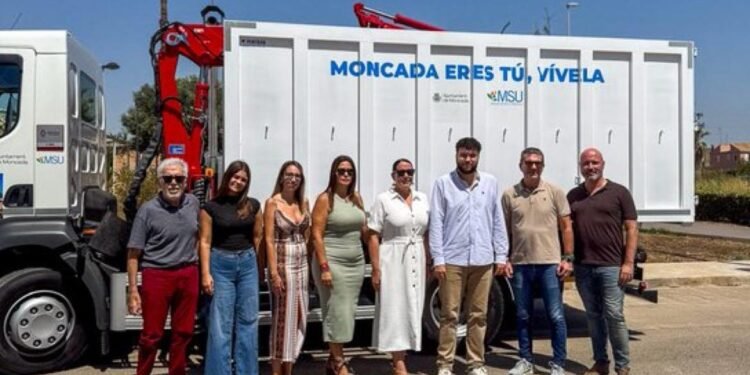 Un nuevo camión pluma para reforzar la recogida de restos de poda en Moncada