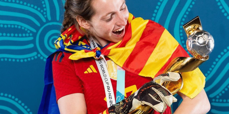 Enith Salón: «Tenemos que hacer un partido perfecto para ganar a Inglaterra»