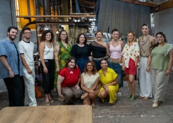 Hilos de la Seda entrega los tejidos a los diseñadores de la edición 2025