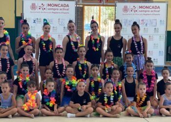 Exhibición del club de Gimnasia Rítmica de Moncada en el festival de fin de curso