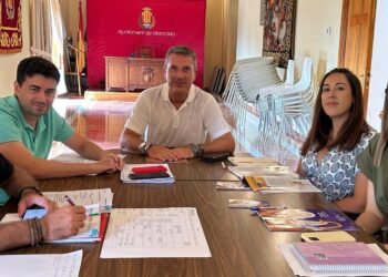 Moncada activa el refuerzo de limpieza viario y baldeo de calles durante las fiestas