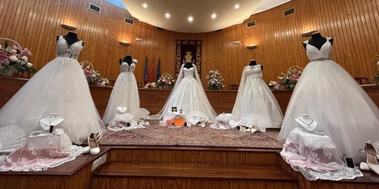 Hui presentació de la Reina i cort d’honor