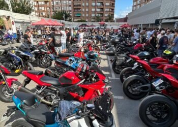 Moncada ruge un año más con la matinal motera que organiza la Falla la Tauleta