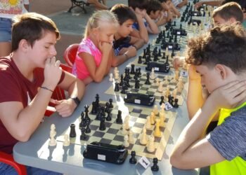 Más de 20 participantes se dan cita en el torneo infantil de ajedrez de fiestas