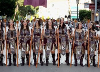 Hui divendres entrada de banderes mora i cristiana, nit de l’embotit i molt de rock