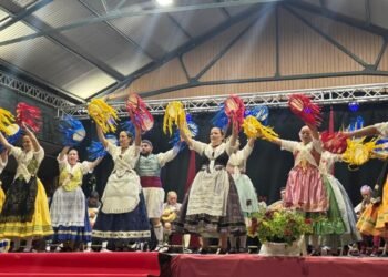 El Festival de Folklore valencià i andalús mostra la diversitat de la cultura popular