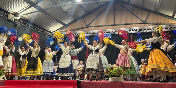 El Festival de Folklore valencià i andalús mostra la diversitat de la cultura popular