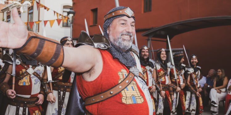 La masiva afluencia de público marca un nuevo rumbo en los Moros y Cristianos