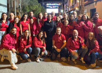 Multitudinaria cena de ‘germanor’ en la fiesta de Mig Any de las Fallas de Moncada