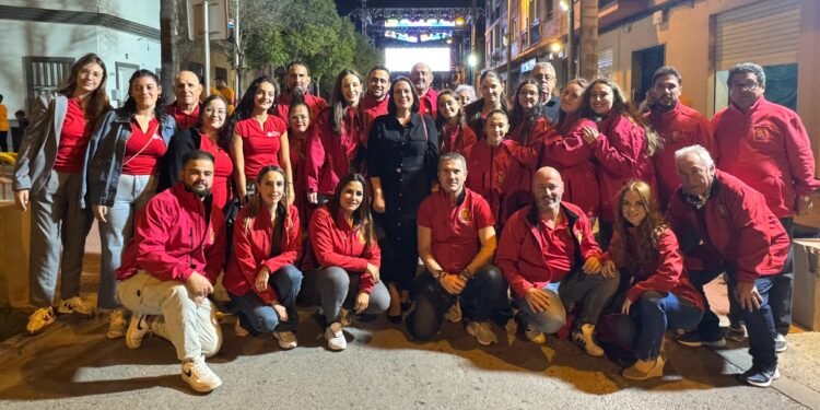 Multitudinaria cena de ‘germanor’ en la fiesta de Mig Any de las Fallas de Moncada
