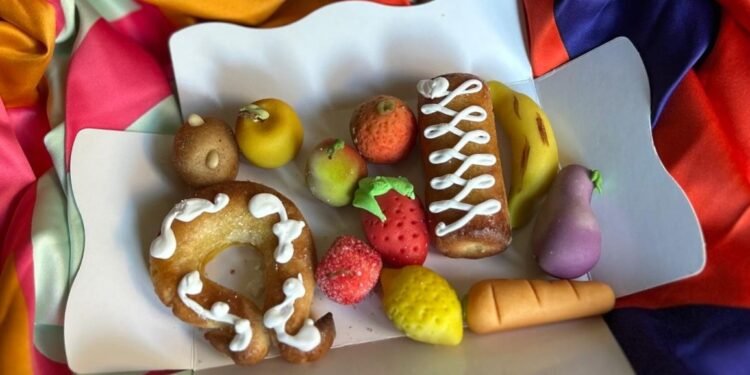 Encarga una «Mocadorà» desde Chicago para su novia que estudia en Moncada