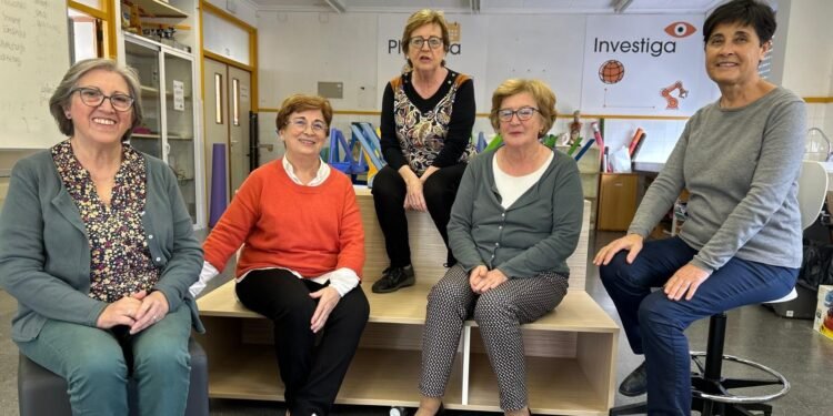 Pioneres de l’ensenyament en valencià a Montcada reivindiquen la llengua a l’escola
