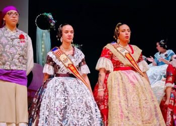 L’Avinguda presenta a les seues falleres majors Tais Rios i Antonella Moscoso