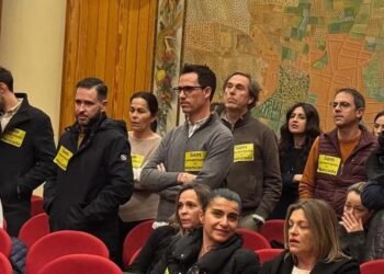 Los comerciantes llevan su protesta por el retraso de los bonos comercio al pleno