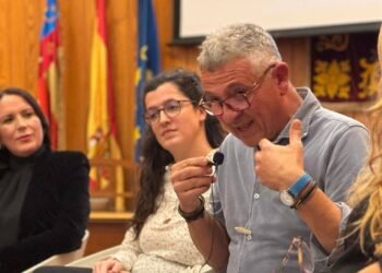 La llibreta de malnoms d’Isidro Martínez que va acabar en un llibre pòstum