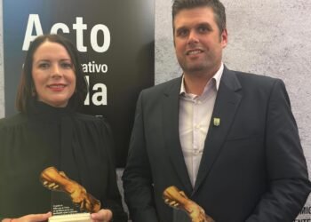 Riba-roja galardona a la policía de Alfara y Moncada por su colaboración en la dana