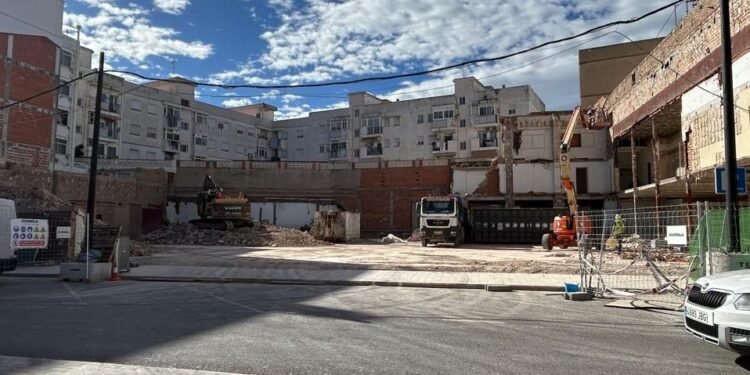 El antiguo Cinema Iris se queda al desnudo