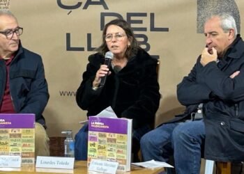 La plaça del llibre acull la presentació de l’obra ‘la premsa valencianista 1837-1977’